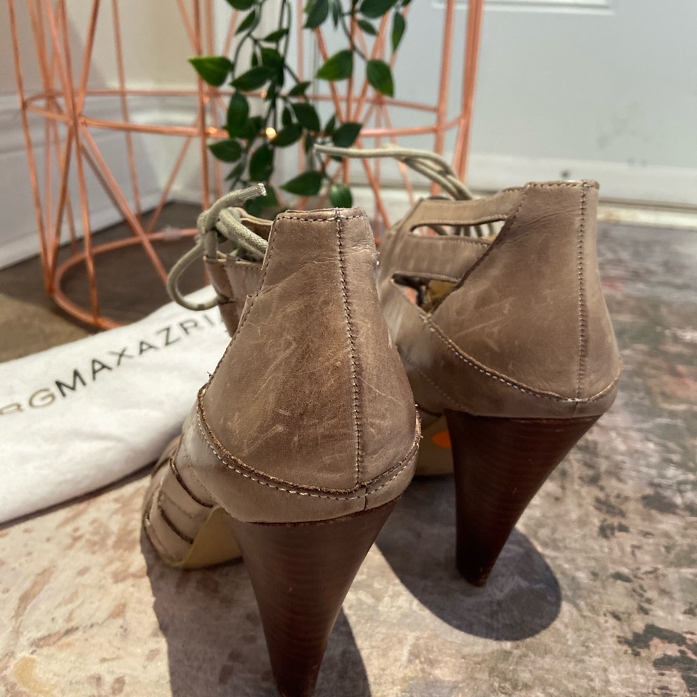 BCBG leather lace up sandals - Picture 4 of 5